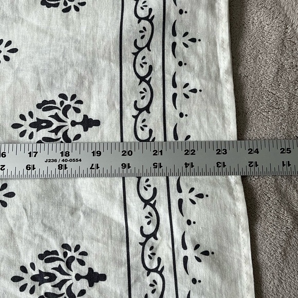 Anne Carson Linen Blend Sleeveless Blouse Size Medium White/Black Print Coastal - Picture 12 of 12